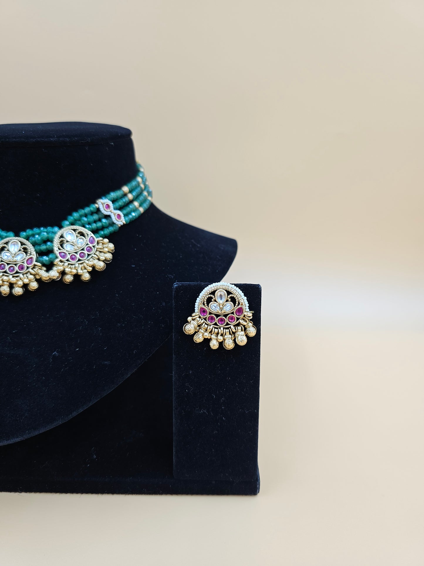 Traditional Green Beaded Necklace Set with Floral Motifs