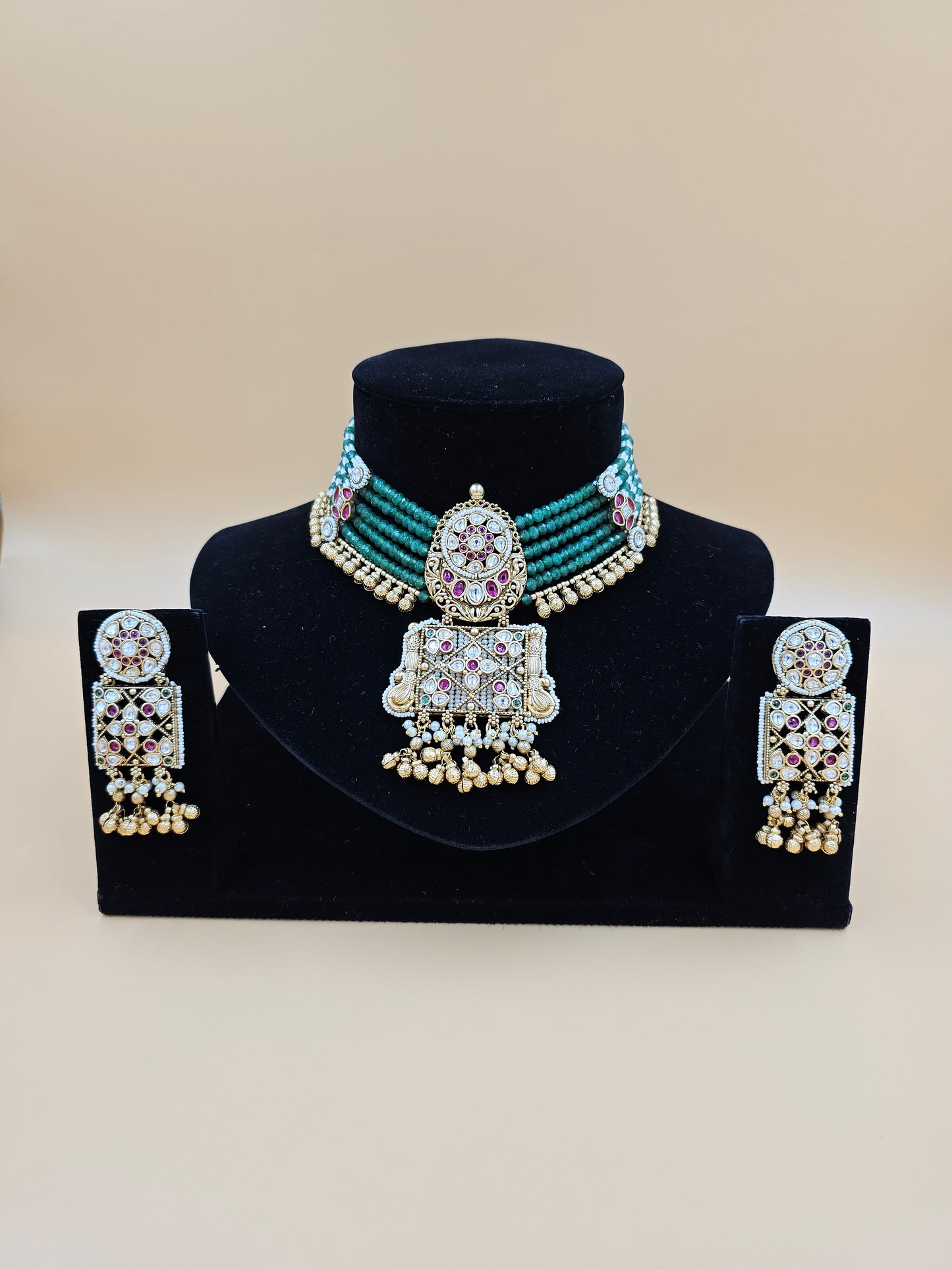 Traditional Green Beaded Necklace Set with Floral Motifs