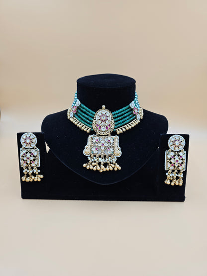 Traditional Green Beaded Necklace Set with Floral Motifs