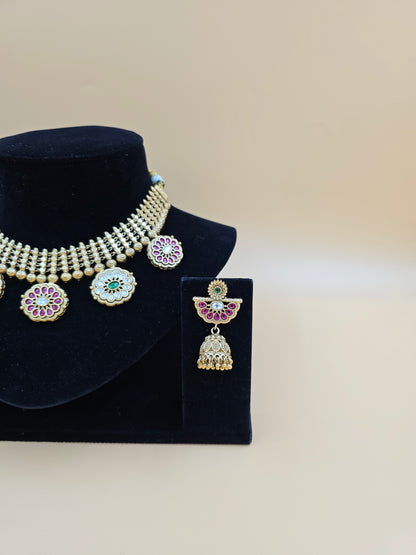 Traditional Gold-Tone Necklace Set with Floral Motifs