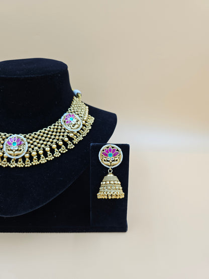 Traditional Gold-Tone Necklace Set with Floral Motifs