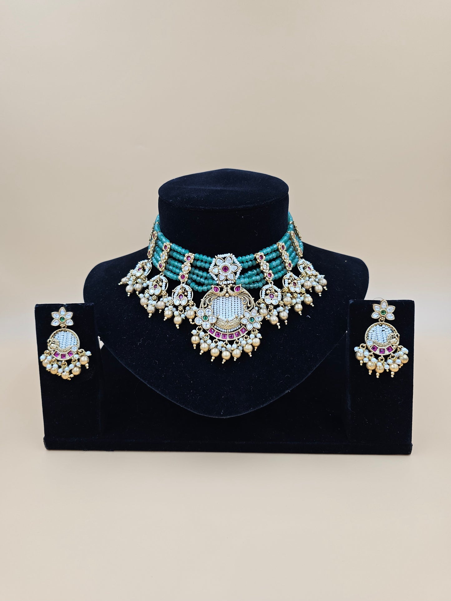 Traditional Green Beaded Necklace Set with Floral Motifs