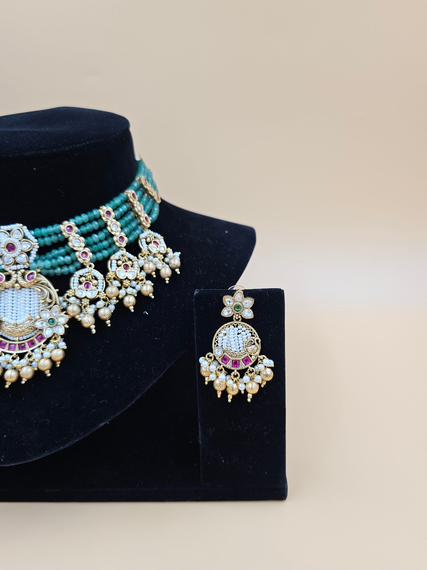 Traditional Green Beaded Necklace Set with Floral Motifs